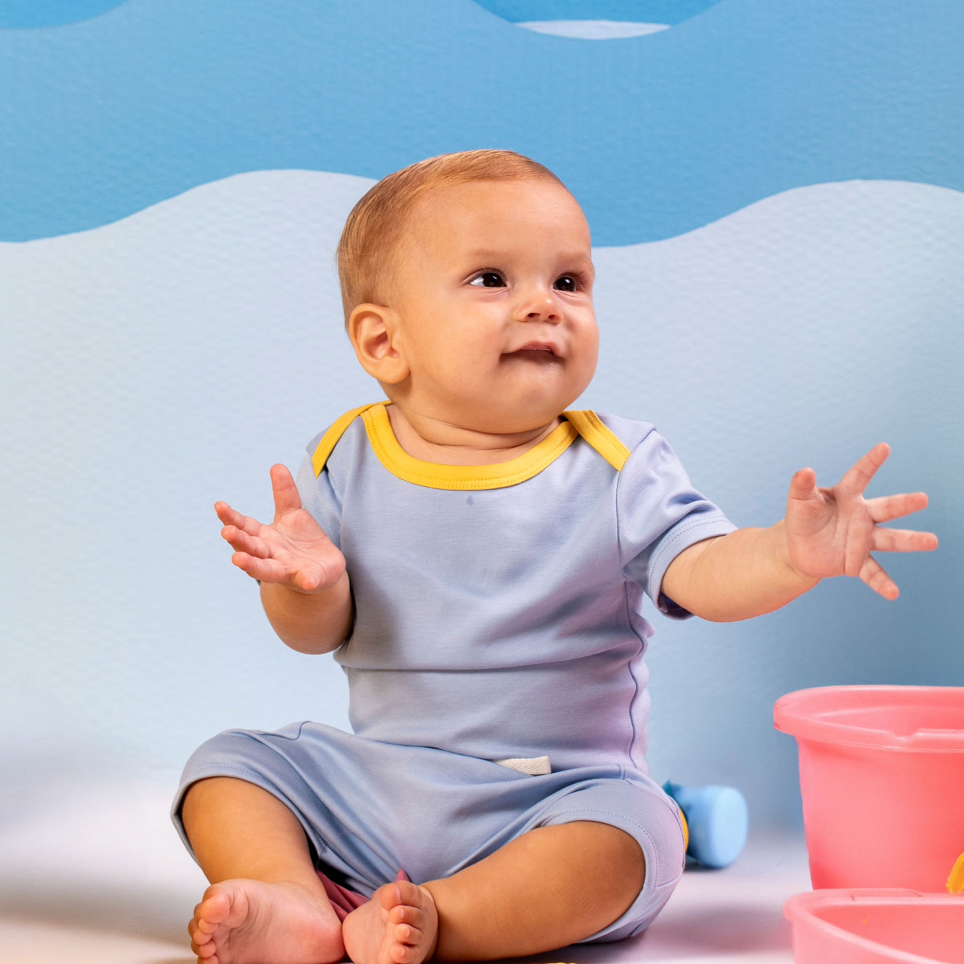 Baby wearing Short Sleeve Bodysuit blue with yellow and blue shorts made of 100% peruvian pima cotton